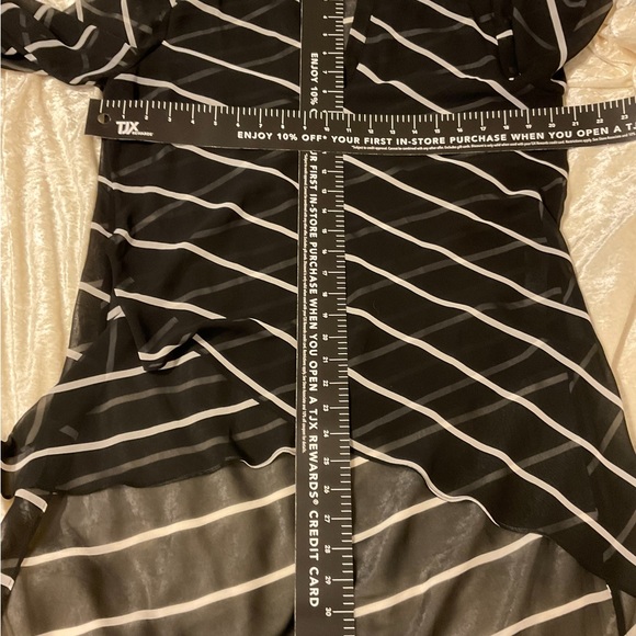 Chicos Tunic Striped sheer Top ,Great Condition Black & White. Chicos Size 1 =8 - Picture 3 of 6